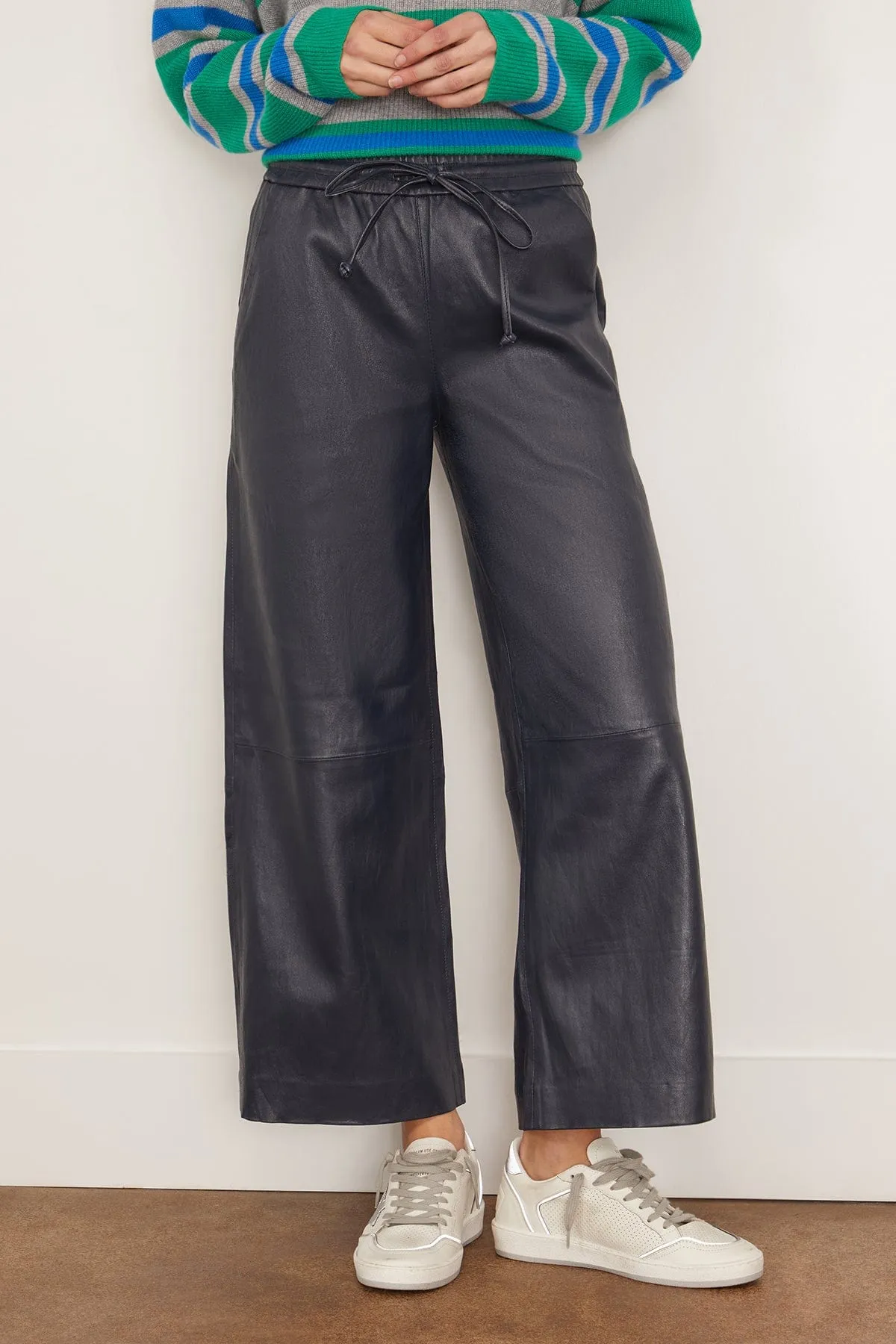 Cropped Baggy Pants in Midnight