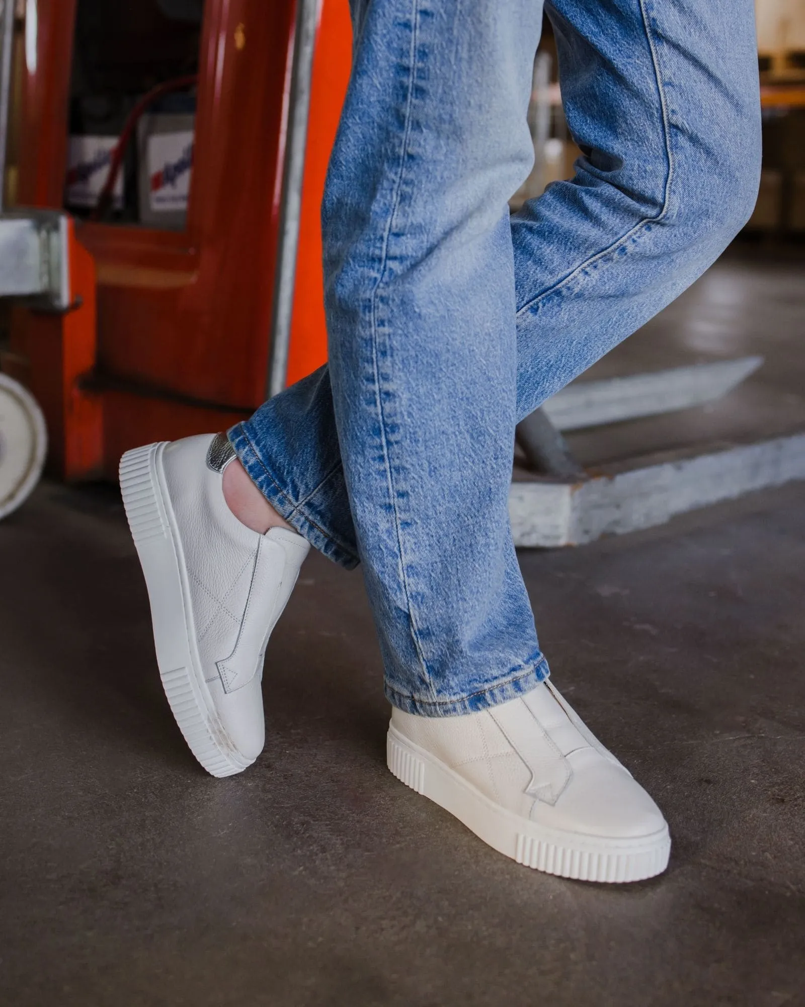 INSTEP SNEAKERS ALMOND LEATHER