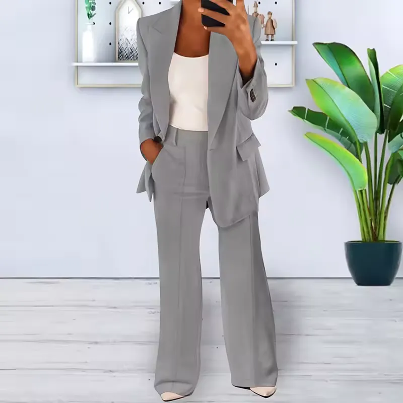 Julia - Stylish Two-Piece Blazer Ensemble