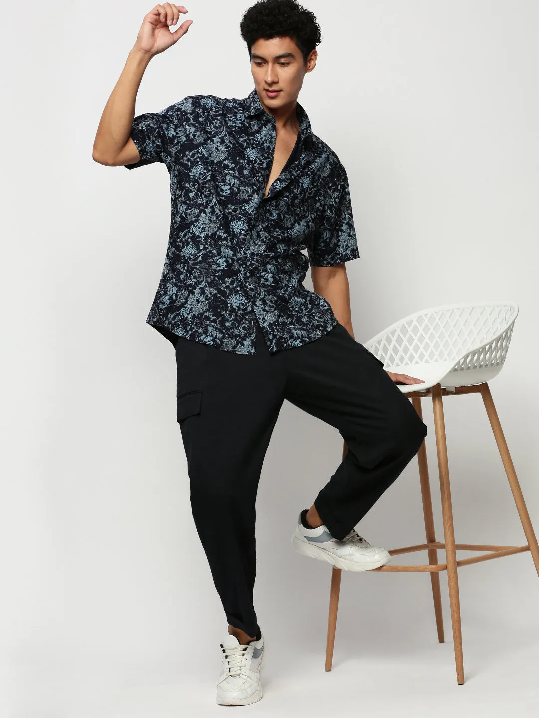 Men Navy Blue Premium Floral Printed Oxford Cotton Slim Fit Casual Shirt