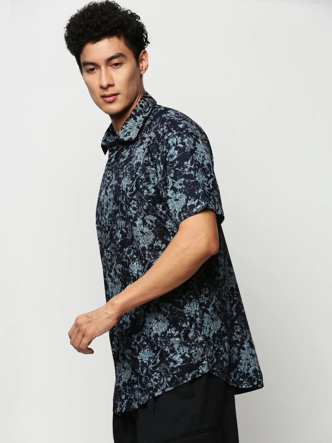 Men Navy Blue Premium Floral Printed Oxford Cotton Slim Fit Casual Shirt