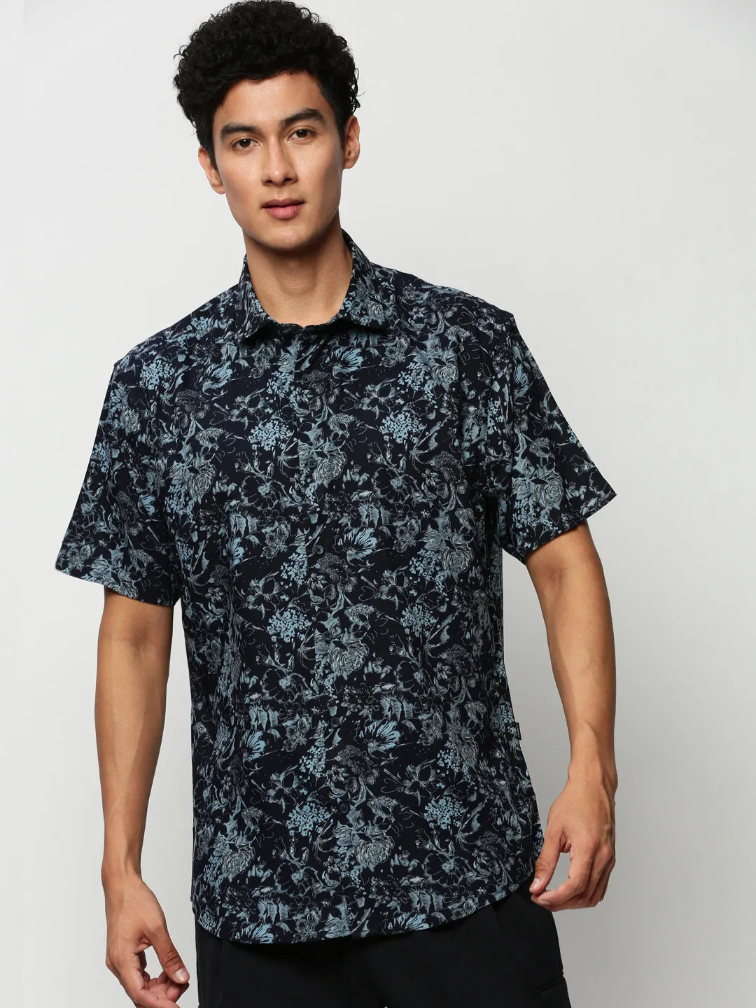Men Navy Blue Premium Floral Printed Oxford Cotton Slim Fit Casual Shirt