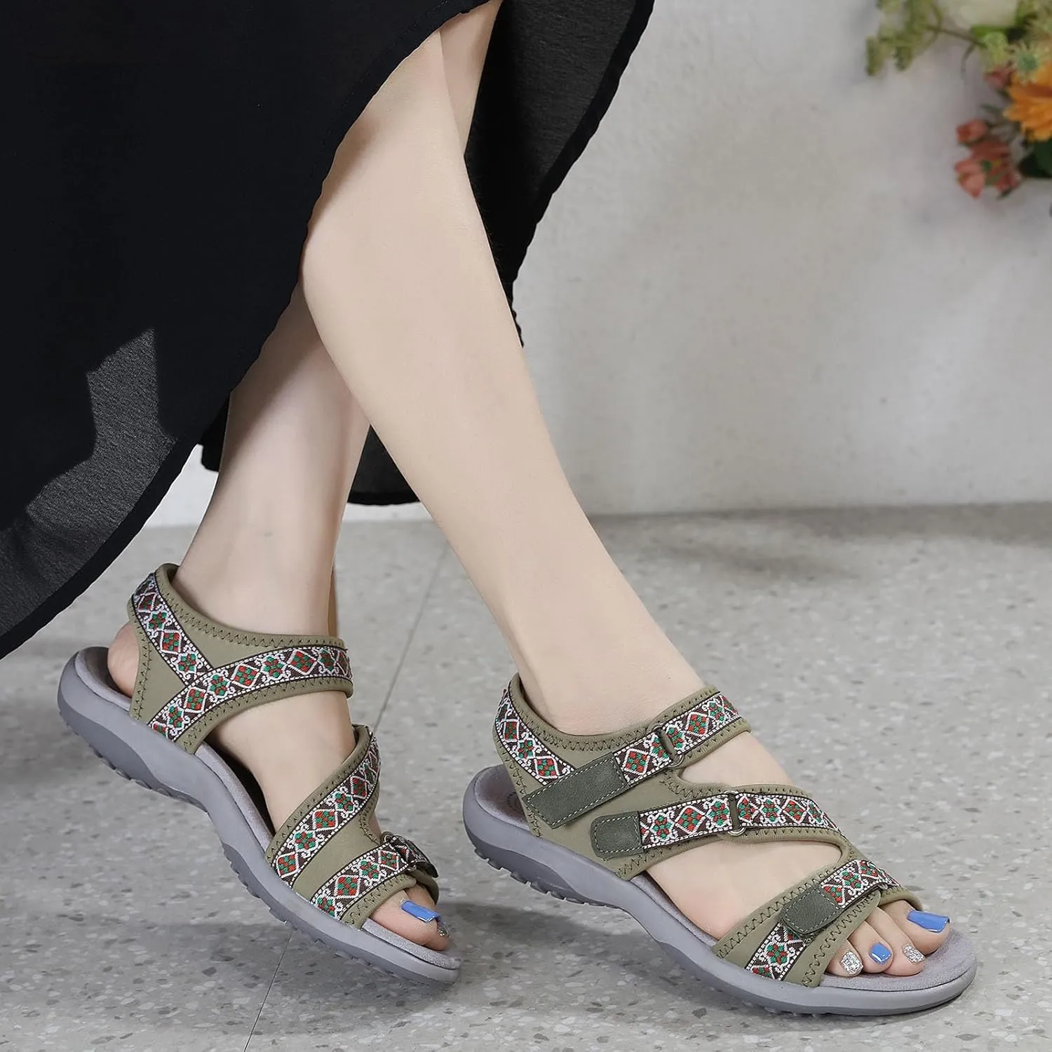 Women's Hiking Sport Walking Sandals 2025 Summer Casual Fashion Comfortable Sport Sandal Lightweight Walking Soft Insole Beach Vacation Athletic Camping Footwear with Arch Support