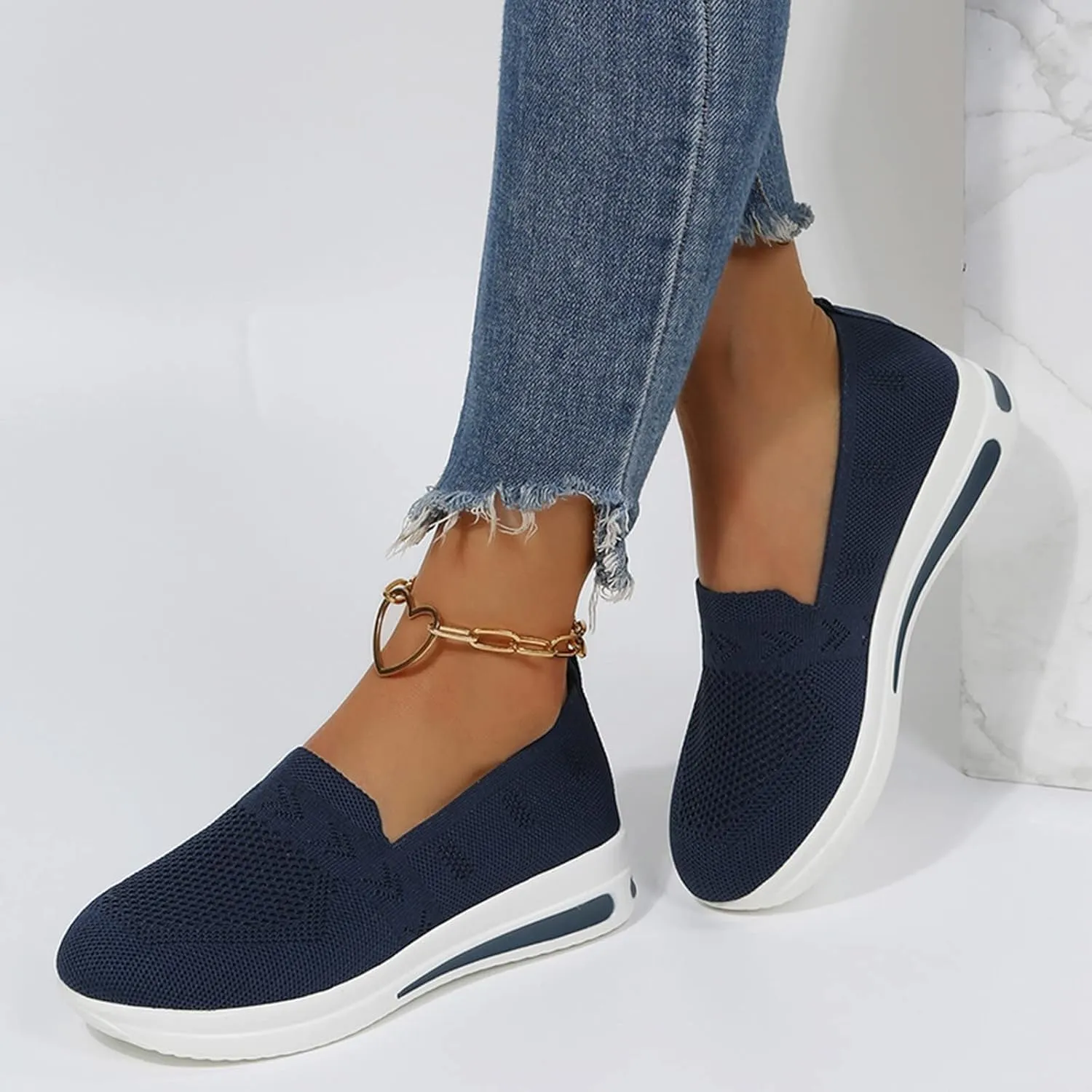 Women's Slip On Sneakers Shoes Closed Toe Walking Sneakers Thick Sole Running Hiking Sneaker Beach Summer Sandals