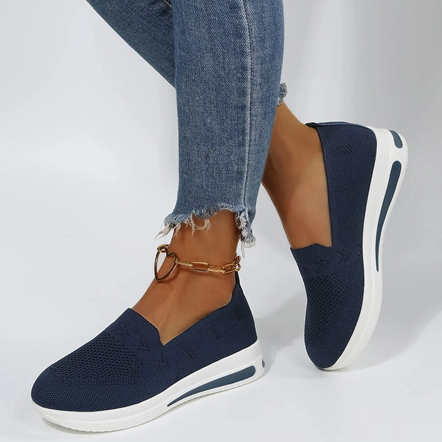 Women's Slip On Sneakers Shoes Closed Toe Walking Sneakers Thick Sole Running Hiking Sneaker Beach Summer Sandals